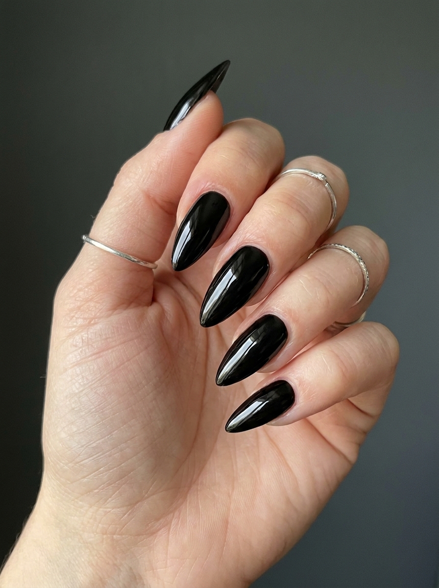 Black Stiletto Nails als Stiletto Nägel Inspiration 2026